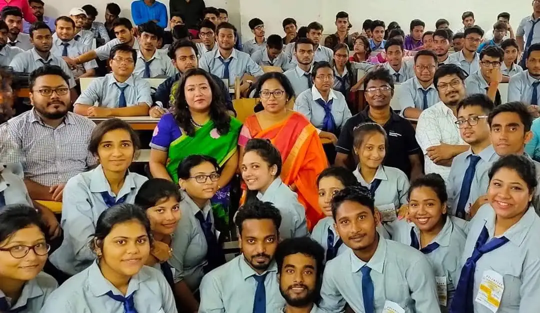 svims students with faculty members